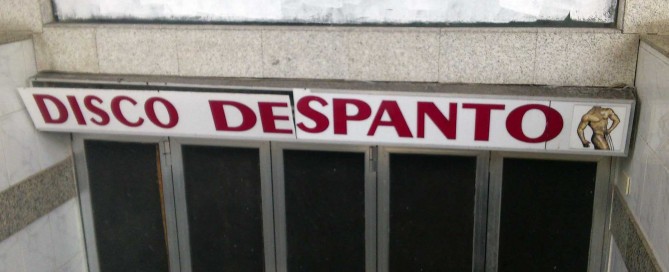 Don Diseño 3 ejemplos de la escalera del diseño - Sin diseño - Parte uno - Cartel de discoteca despanto el puerto de la cruz, santa cruz de Tenerife