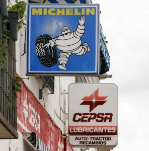 Don Diseño 3 ejemplos de la escalera del diseño - Diseño como estilo - Parte dos- Carteles patrocinados de talleres mecánicos - Carlos Luzón