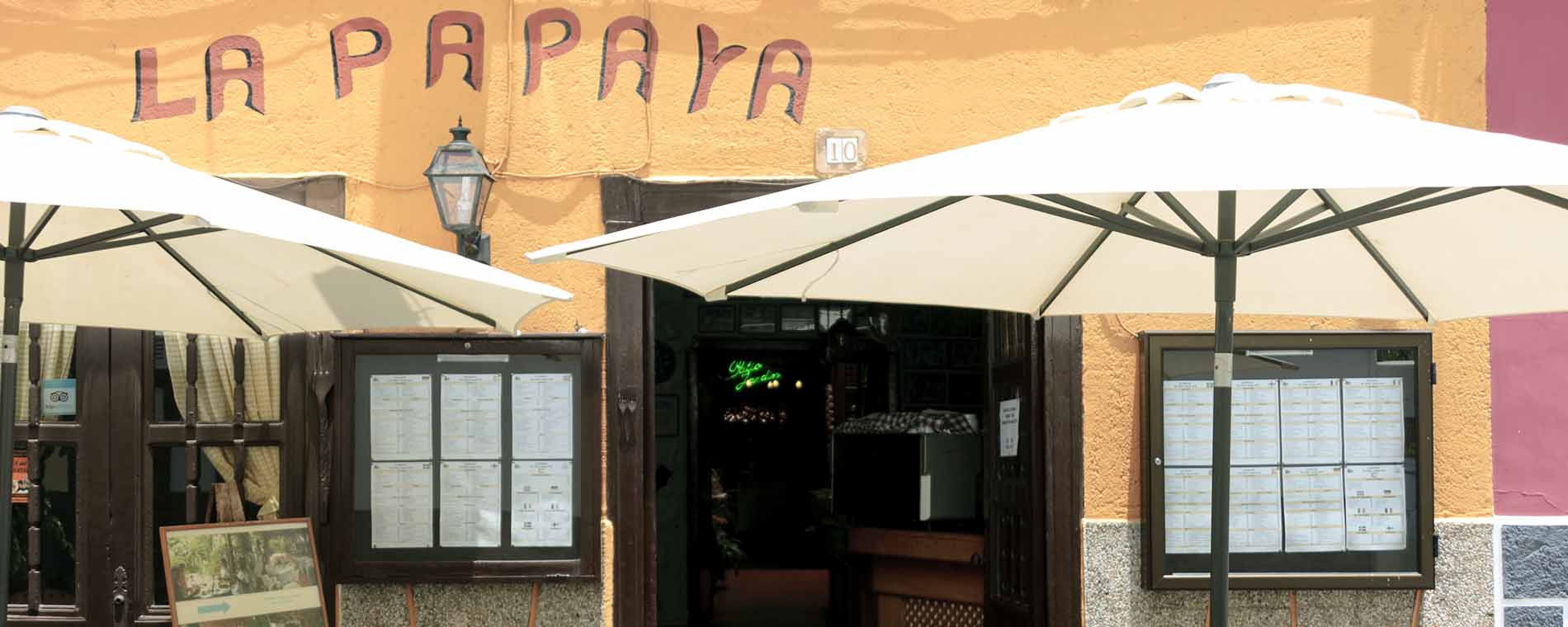 Don Diseño - Tres opciones - Cómo presupuestar tus servicios de diseño con tres precios para reducir a la competencia - Menu en la puerta del restaurante La Papaya en la isla de Tenerife - 2014 - Carlos Luzón